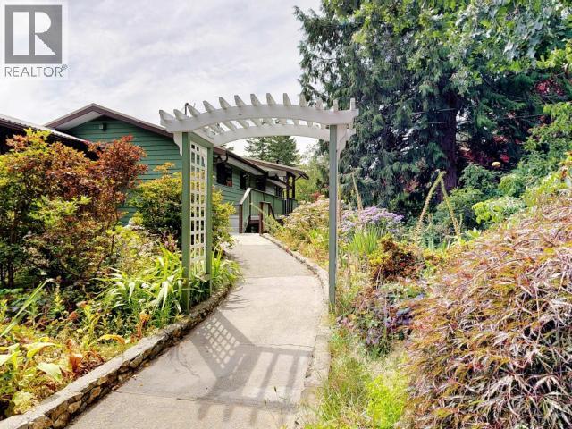 9573 Larson Road, Powell River, BC - Outdoor