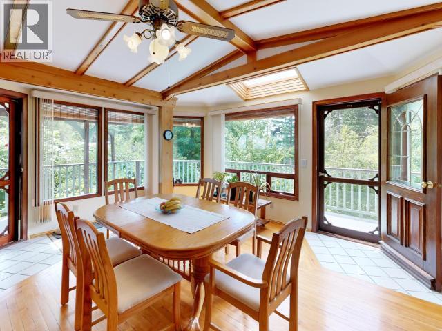 9573 Larson Road, Powell River, BC - Indoor Photo Showing Dining Room