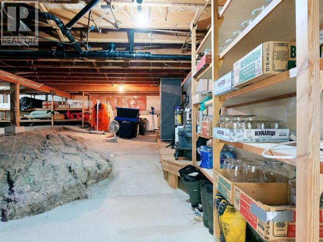 9573 Larson Road, Powell River, BC - Indoor
