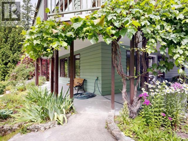 9573 Larson Road, Powell River, BC - Outdoor