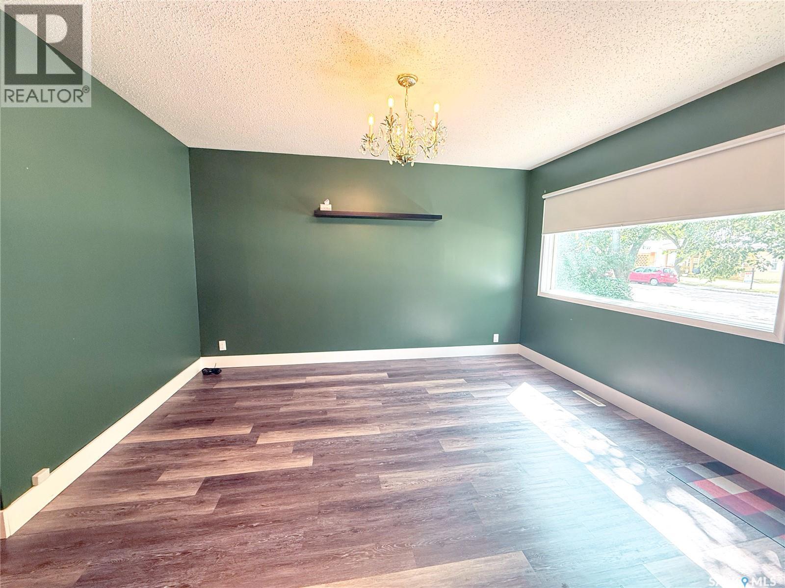 430 3Rd Street E, Shaunavon, SK - Indoor Photo Showing Other Room
