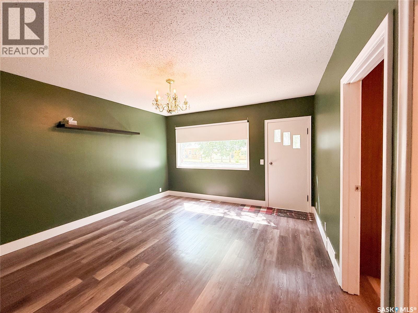 430 3Rd Street E, Shaunavon, SK - Indoor Photo Showing Other Room