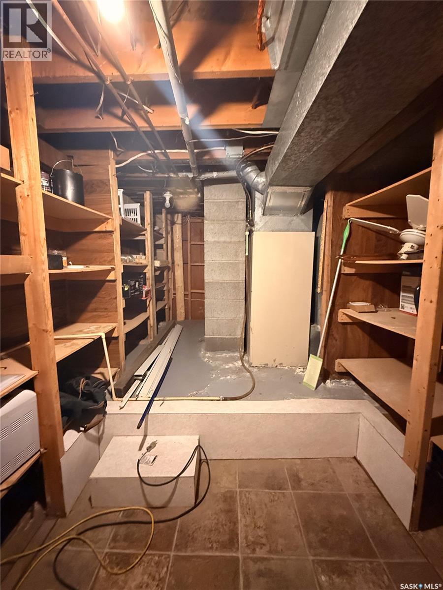 430 3Rd Street E, Shaunavon, SK - Indoor Photo Showing Basement