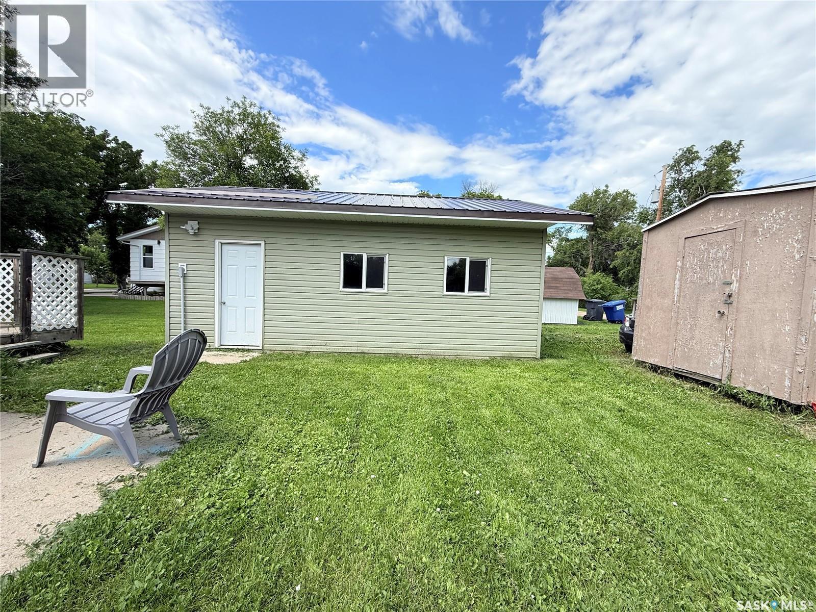 430 3Rd Street E, Shaunavon, SK - Outdoor With Exterior