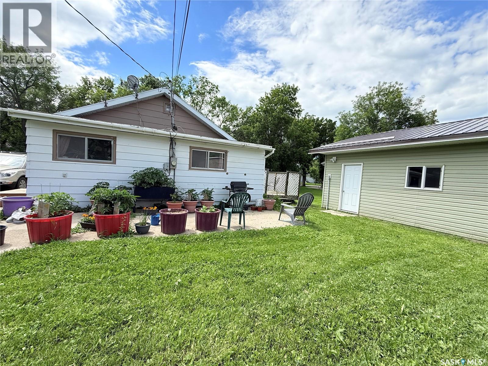 430 3Rd Street E, Shaunavon, SK - Outdoor