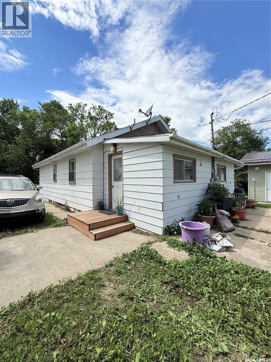 430 3Rd Street E, Shaunavon, SK - Outdoor