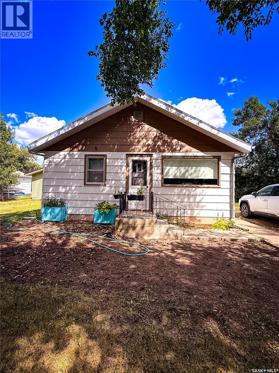 430 3Rd Street E, Shaunavon, SK - Outdoor