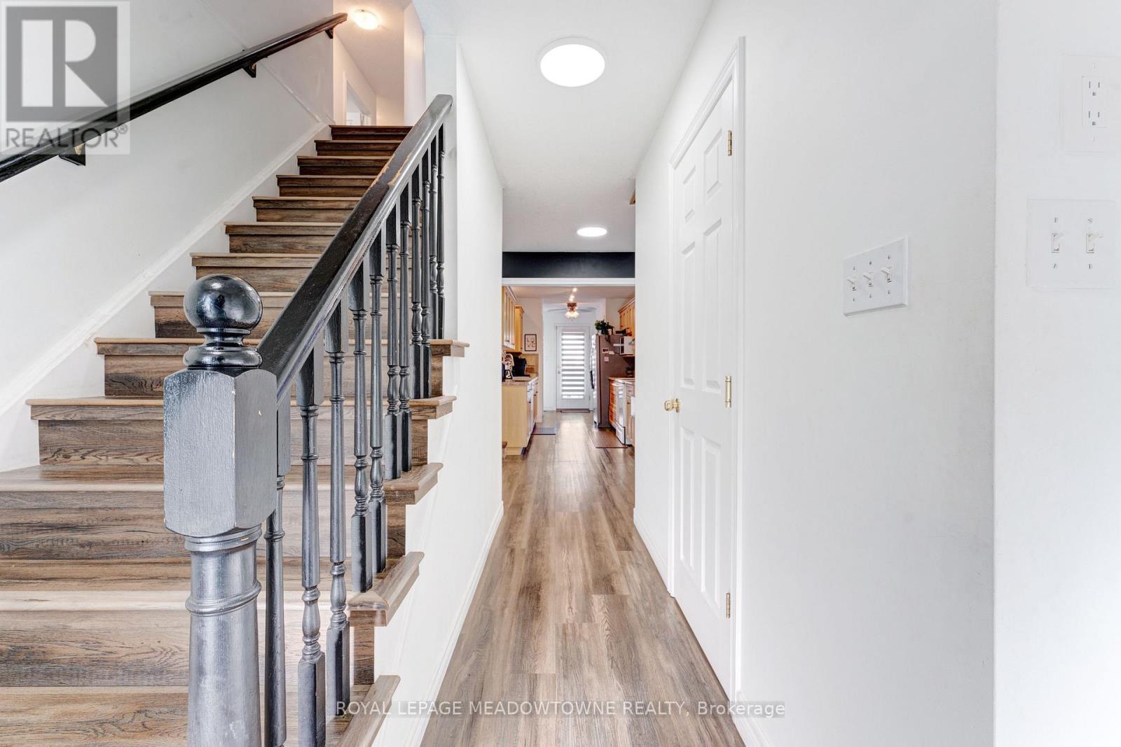 71 Mcfarlane Drive, Cambridge, ON