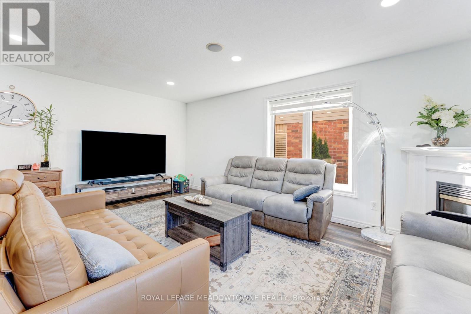 71 Mcfarlane Drive, Cambridge, ON
