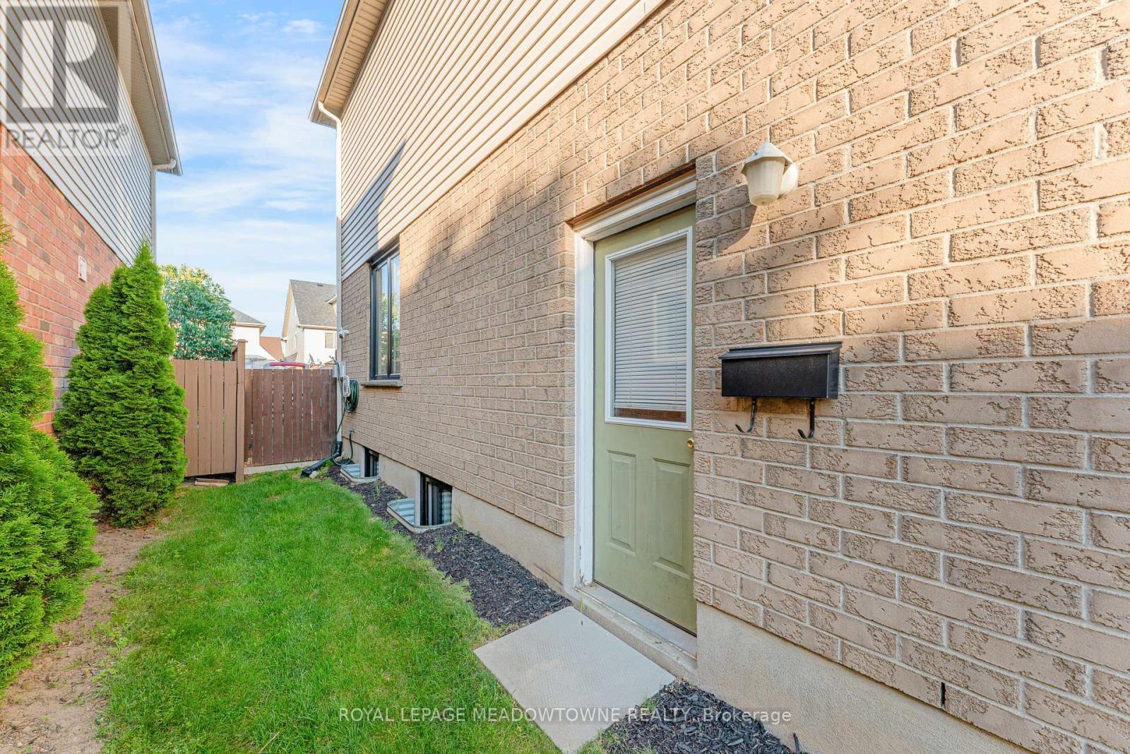 71 Mcfarlane Drive, Cambridge, ON