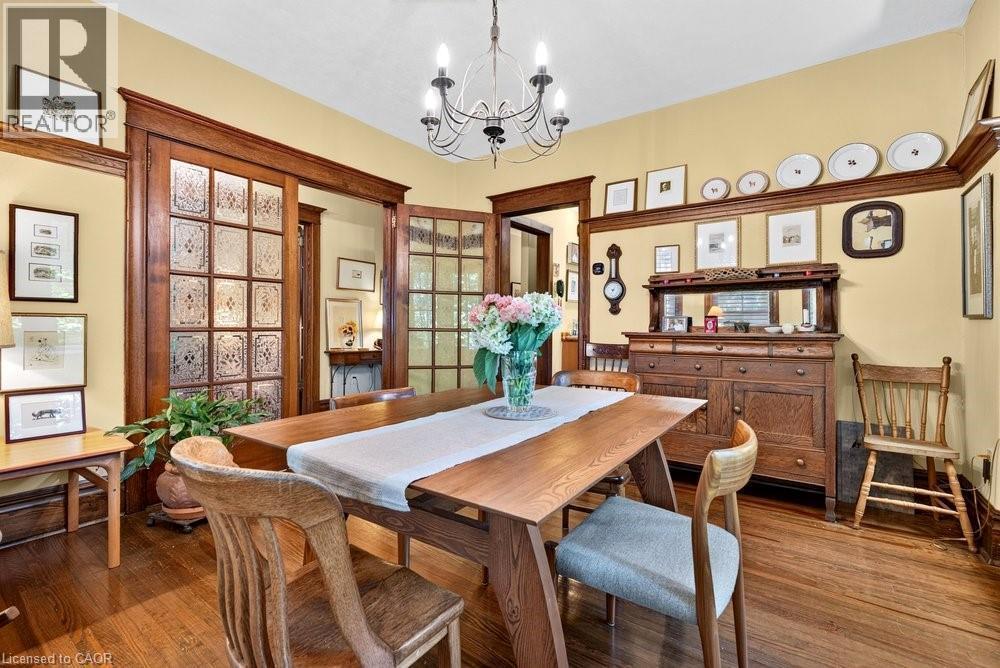 526 Burlington Avenue, Burlington, ON - Indoor Photo Showing Dining Room