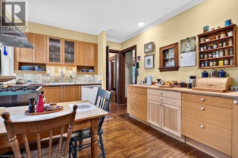 526 Burlington Avenue, Burlington, ON - Indoor