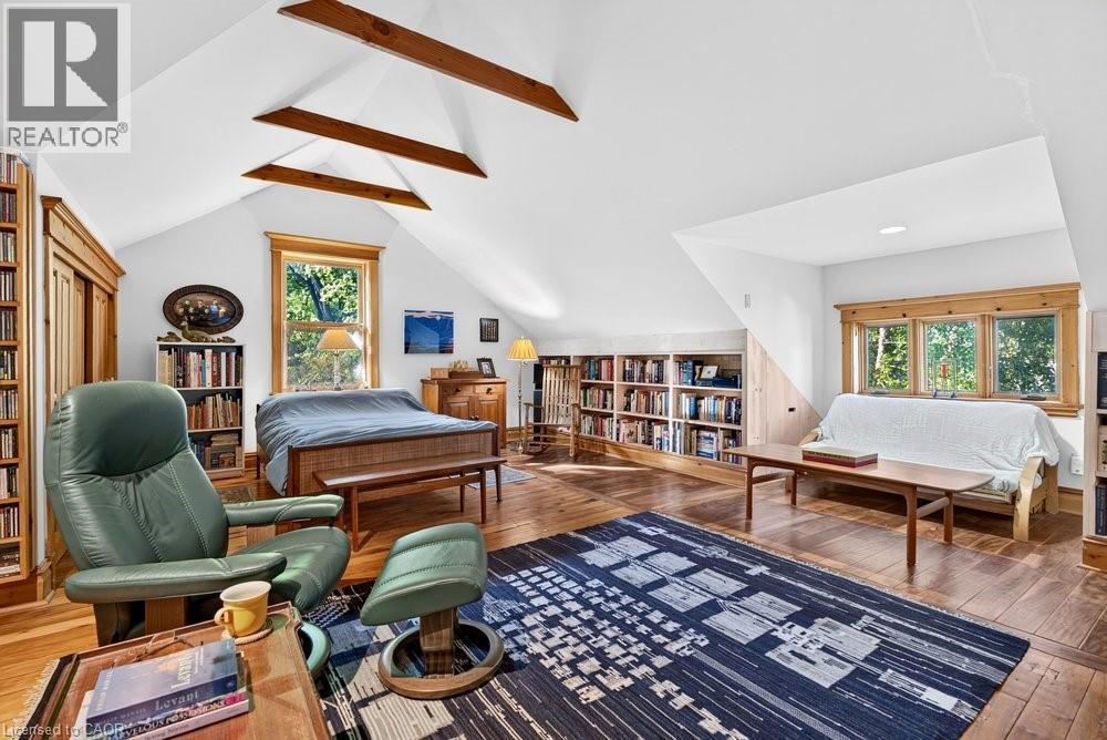 526 Burlington Avenue, Burlington, ON - Indoor Photo Showing Other Room