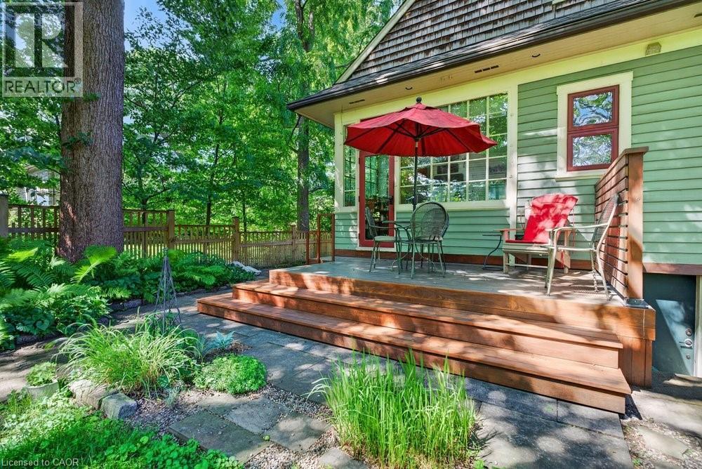 526 Burlington Avenue, Burlington, ON - Outdoor With Deck Patio Veranda