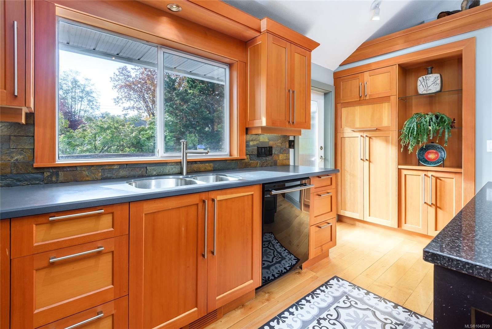 1716 Tofino Pl, Comox, BC