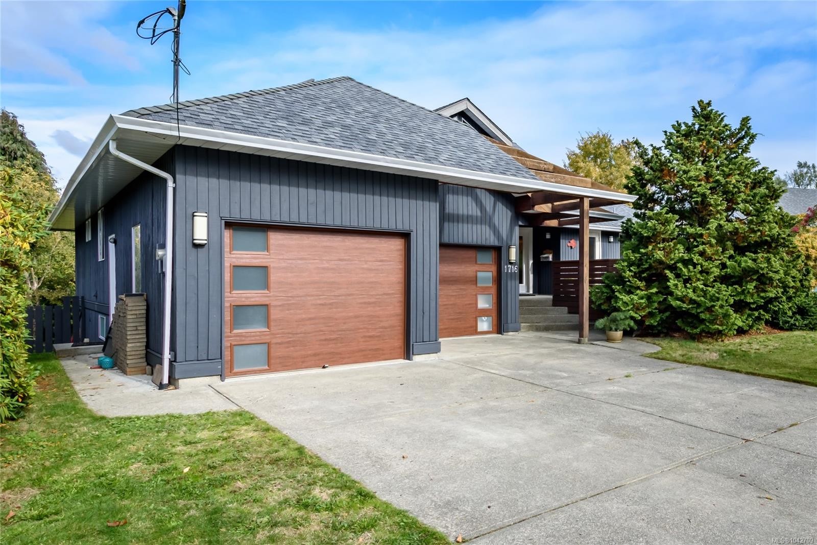 1716 Tofino Pl, Comox, BC