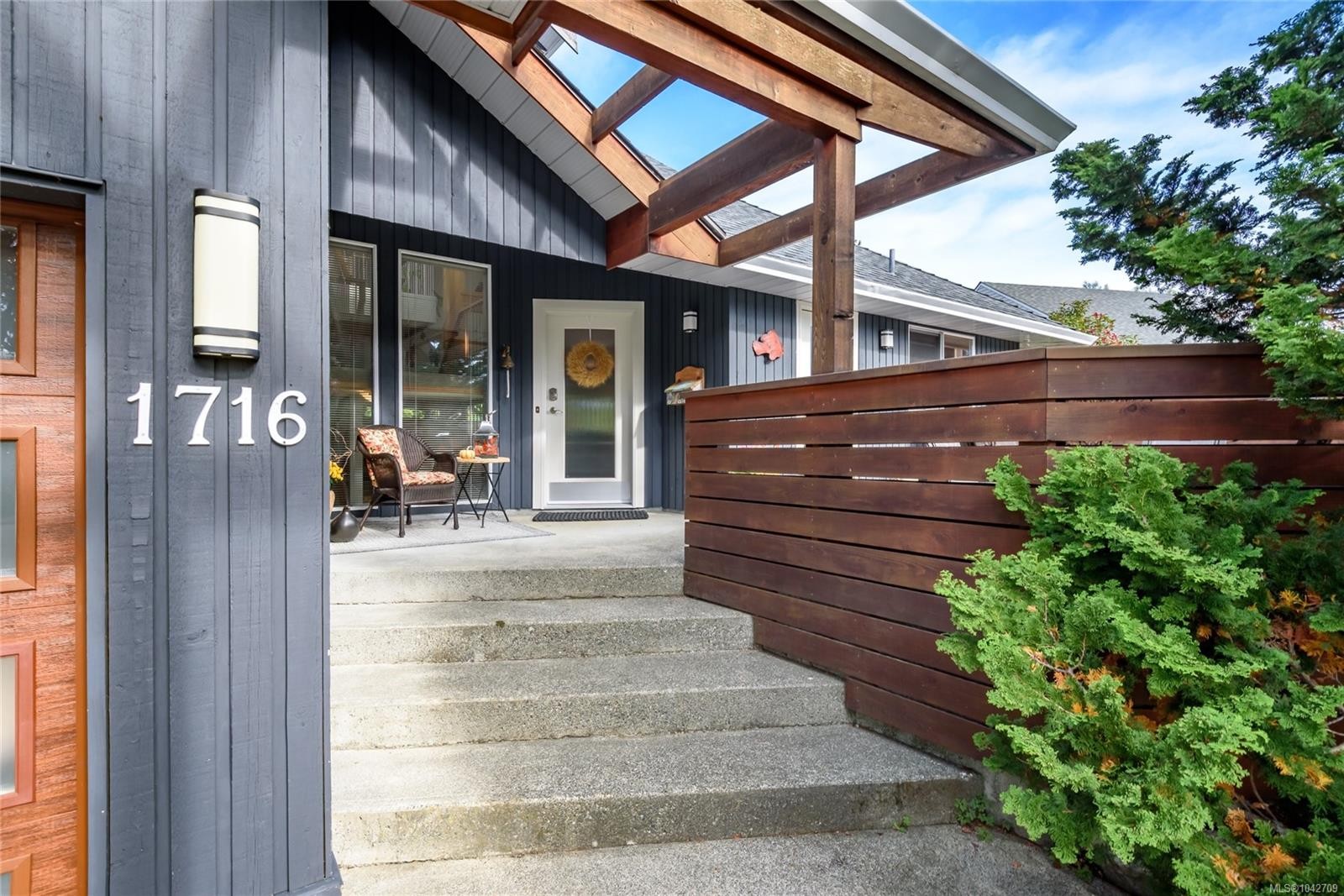 1716 Tofino Pl, Comox, BC