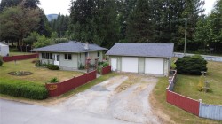 10289 Tamea Rd Honeymoon Bay, BC V0R 1Y0