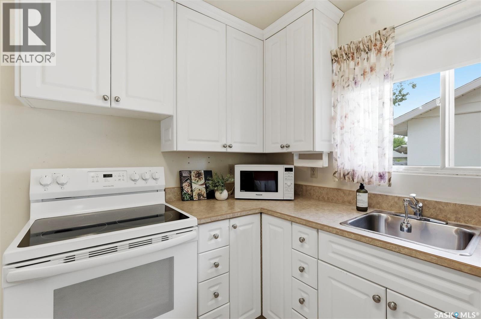 908 X Avenue N, Saskatoon, SK