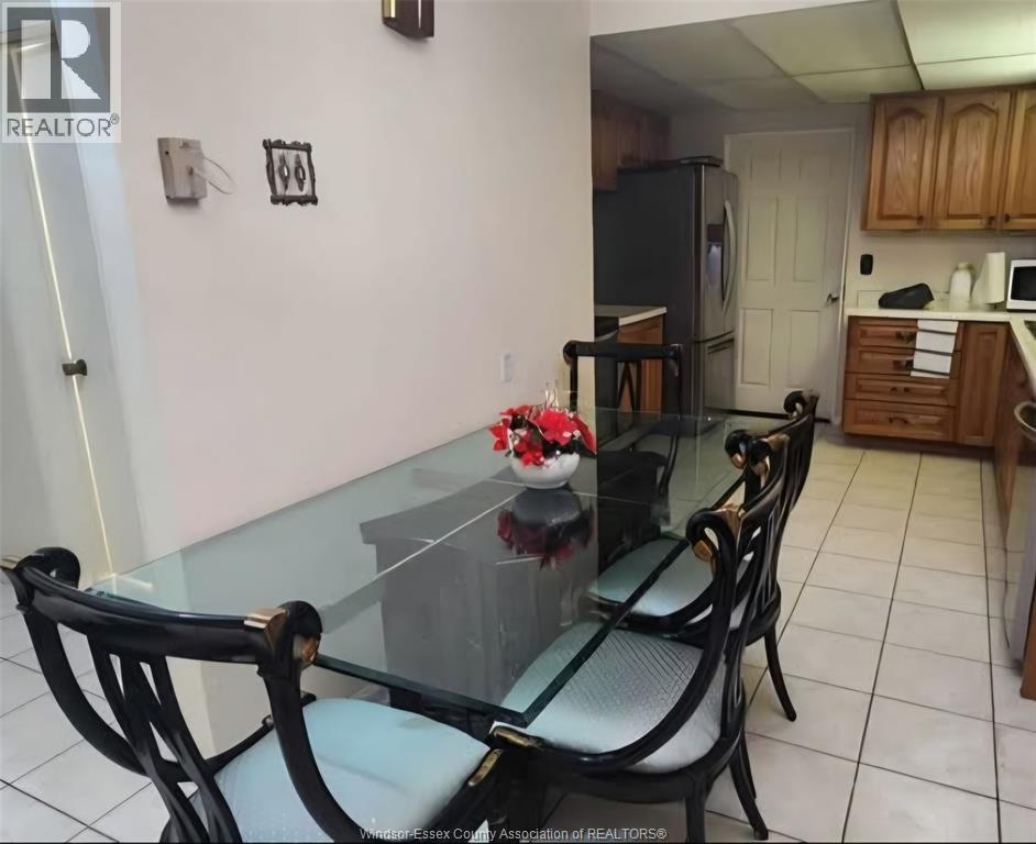 2722 Sierra Drive, Windsor, ON - Indoor Photo Showing Dining Room