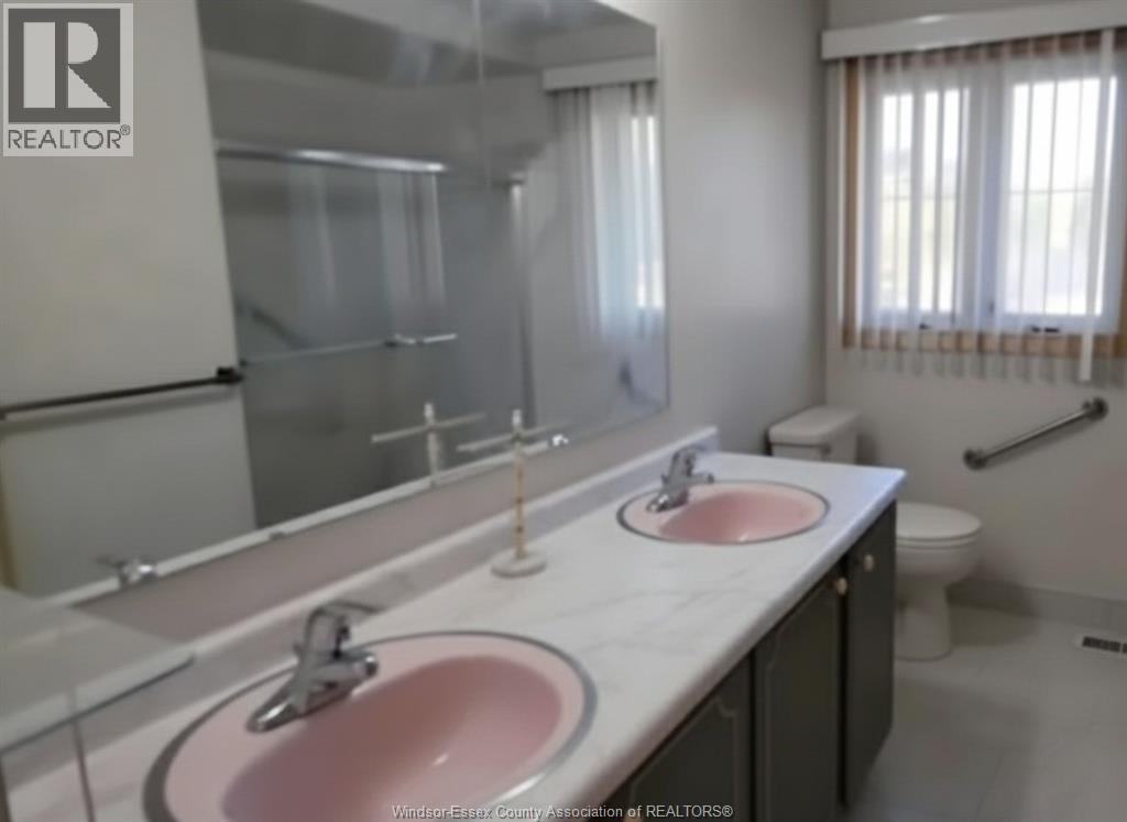 2722 Sierra Drive, Windsor, ON - Indoor Photo Showing Bathroom