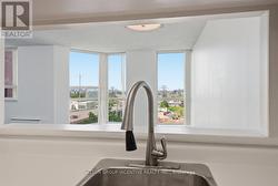 KITCHEN - 