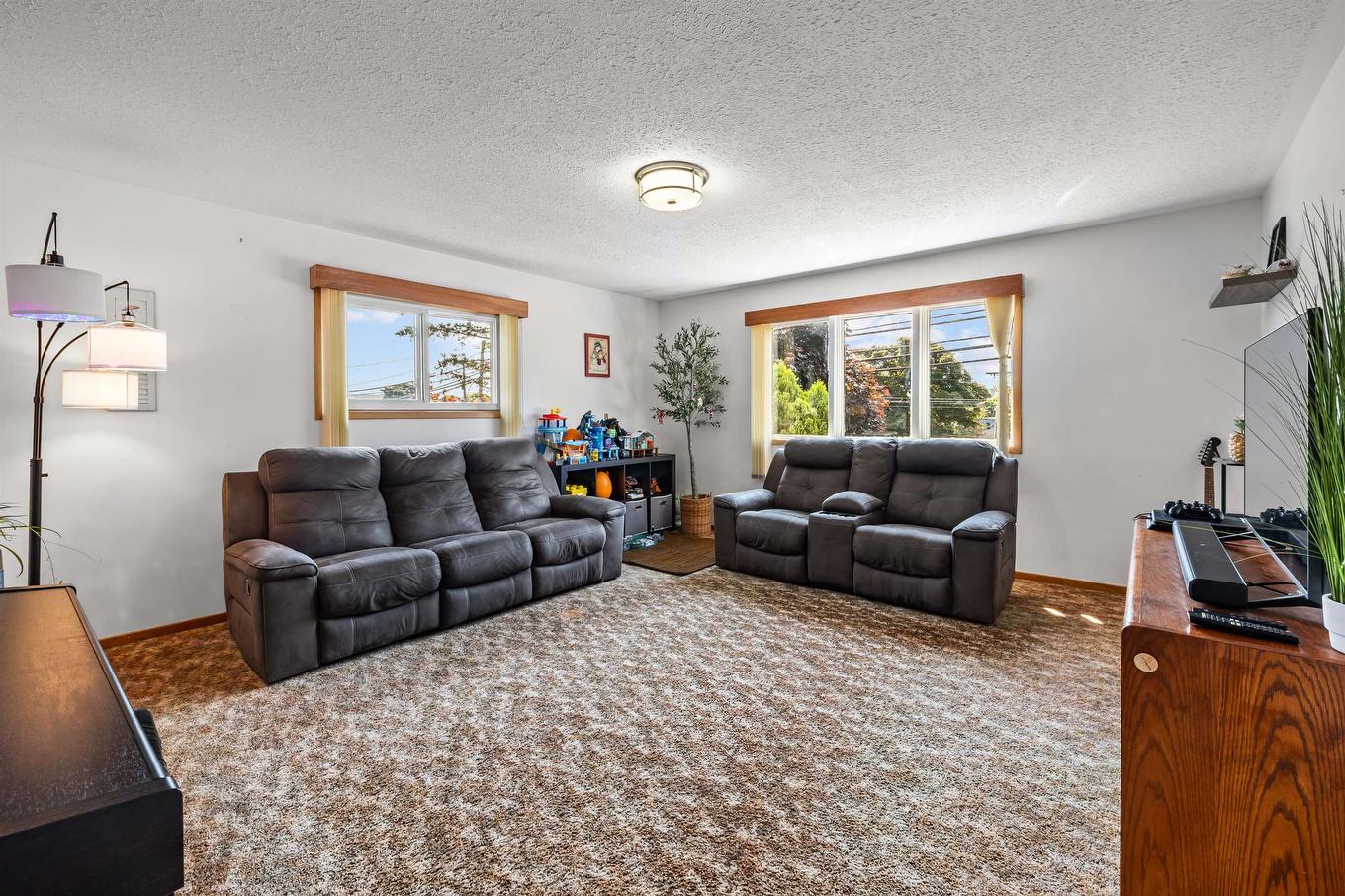21 Kirkwood Drive, Charlottetown, PE - Indoor Photo Showing Living Room