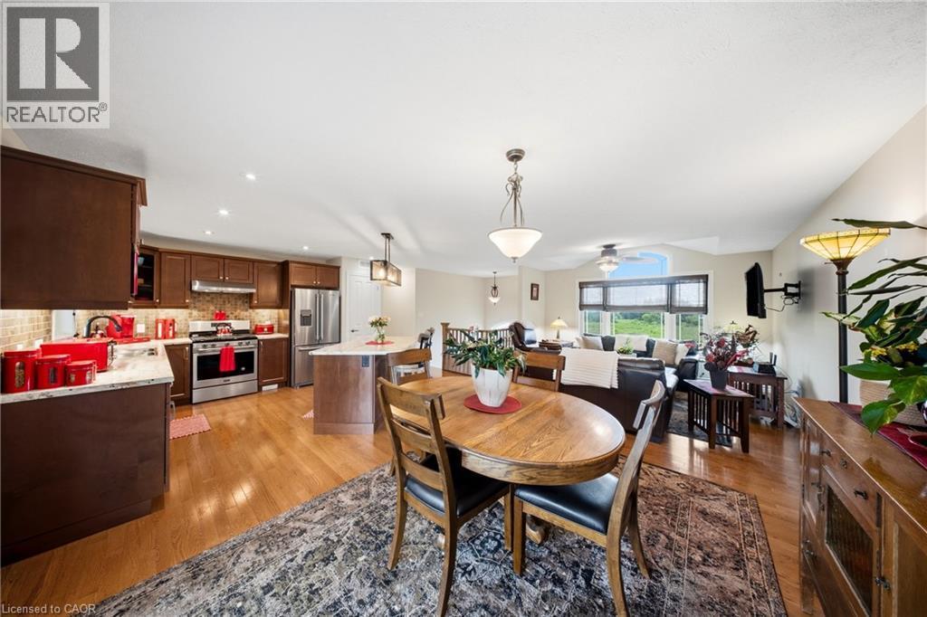 206 Meredith Way, Grey, ON - Indoor Photo Showing Dining Room