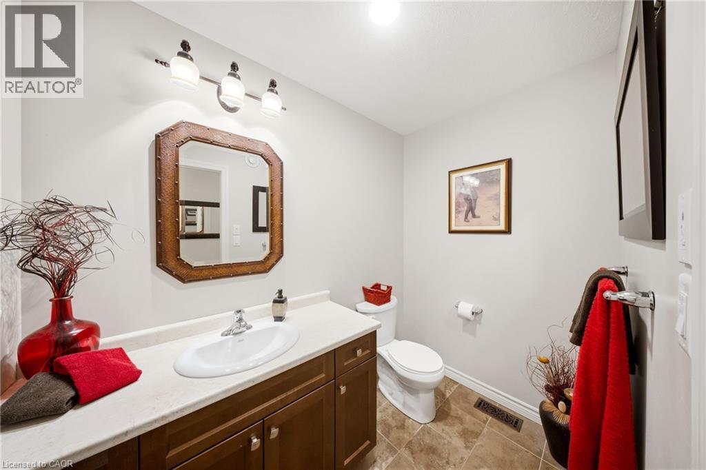 206 Meredith Way, Grey, ON - Indoor Photo Showing Bathroom