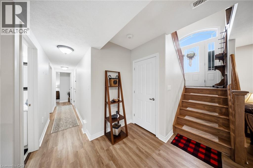 206 Meredith Way, Grey, ON - Indoor Photo Showing Other Room