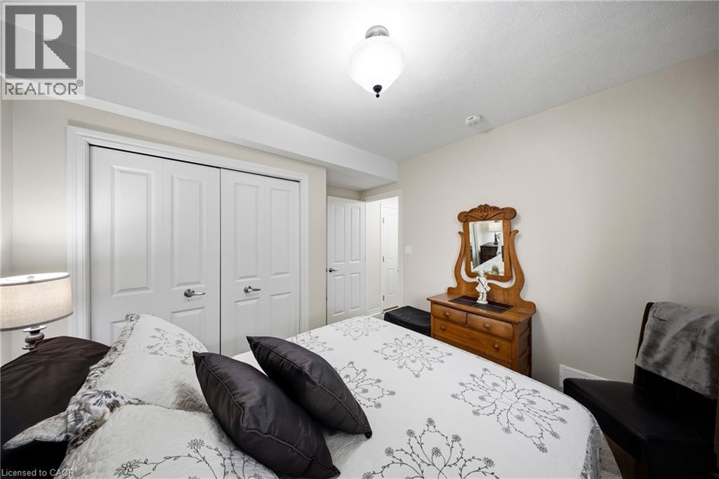 206 Meredith Way, Grey, ON - Indoor Photo Showing Bedroom