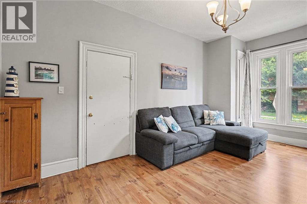 22 Stinson Street, Hamilton, ON - Indoor Photo Showing Living Room