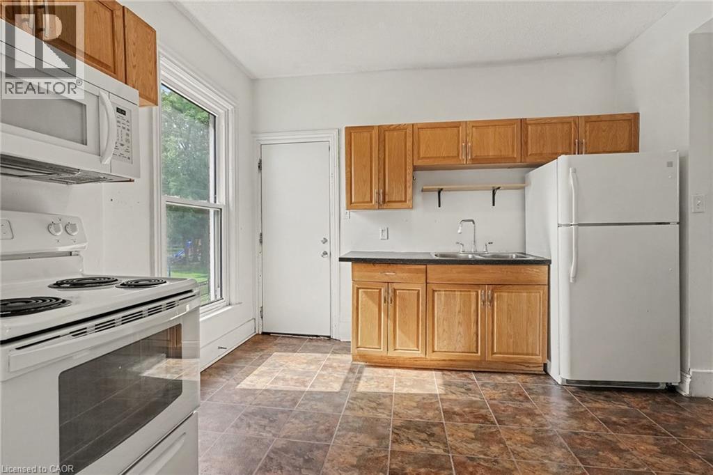 22 Stinson Street, Hamilton, ON - Indoor Photo Showing Kitchen