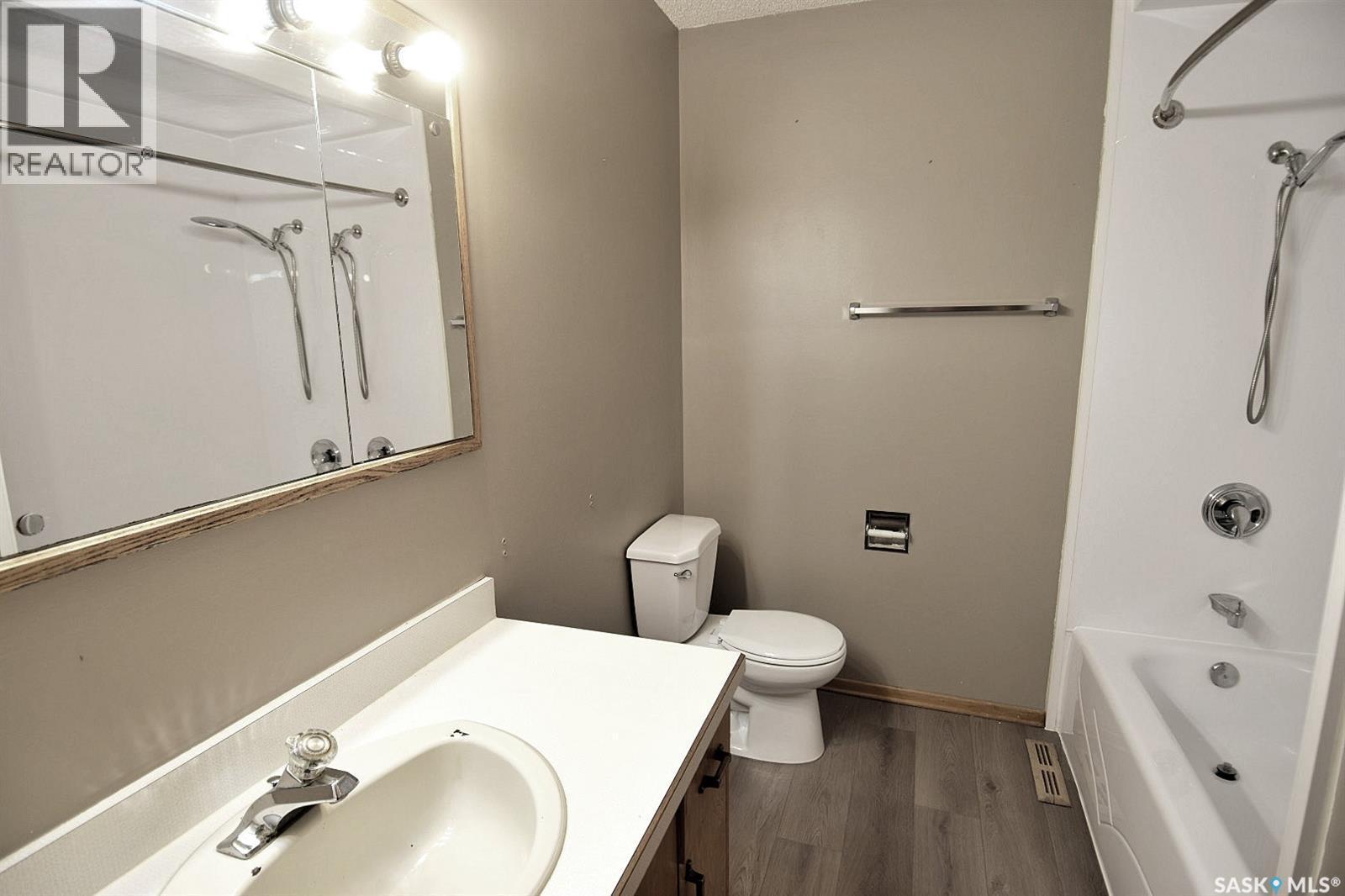 352 Carleton Drive, Saskatoon, SK