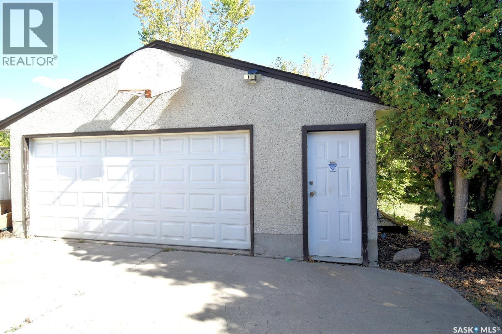 352 Carleton Drive, Saskatoon, SK