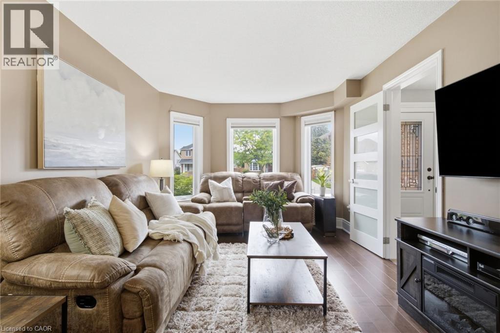 196 Harwood Road, Cambridge, ON - Indoor Photo Showing Living Room