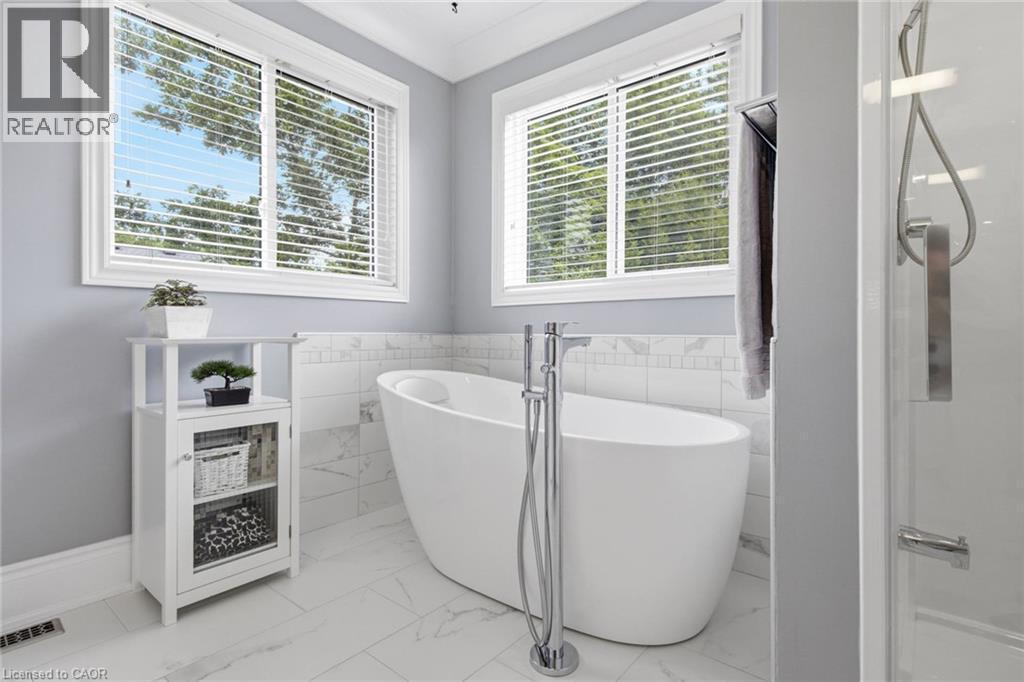 196 Harwood Road, Cambridge, ON - Indoor Photo Showing Bathroom