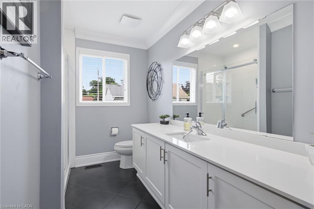 196 Harwood Road, Cambridge, ON - Indoor Photo Showing Bathroom