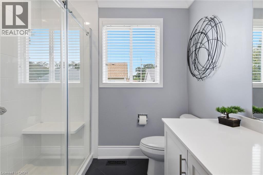 196 Harwood Road, Cambridge, ON - Indoor Photo Showing Bathroom
