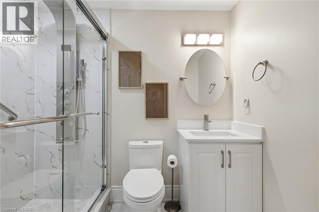 196 Harwood Road, Cambridge, ON - Indoor Photo Showing Bathroom