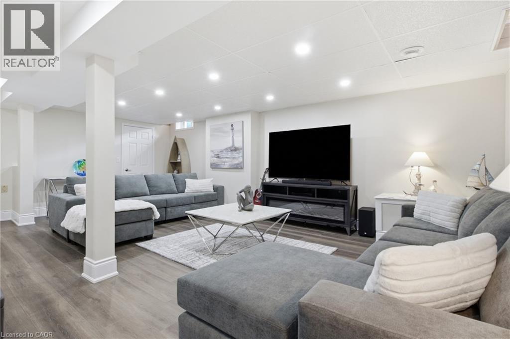 196 Harwood Road, Cambridge, ON - Indoor Photo Showing Living Room
