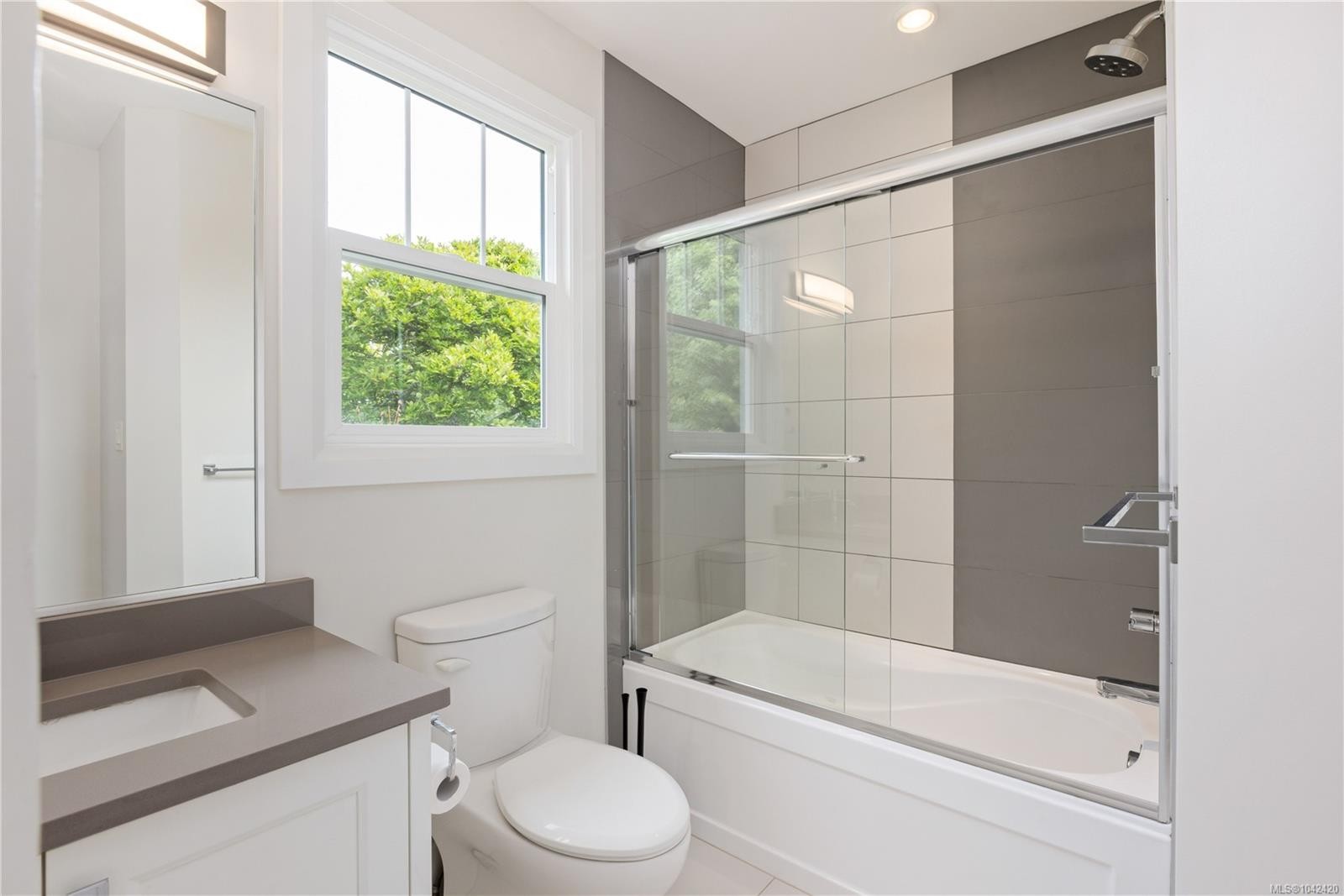 2052 Carrick St, Oak Bay, BC