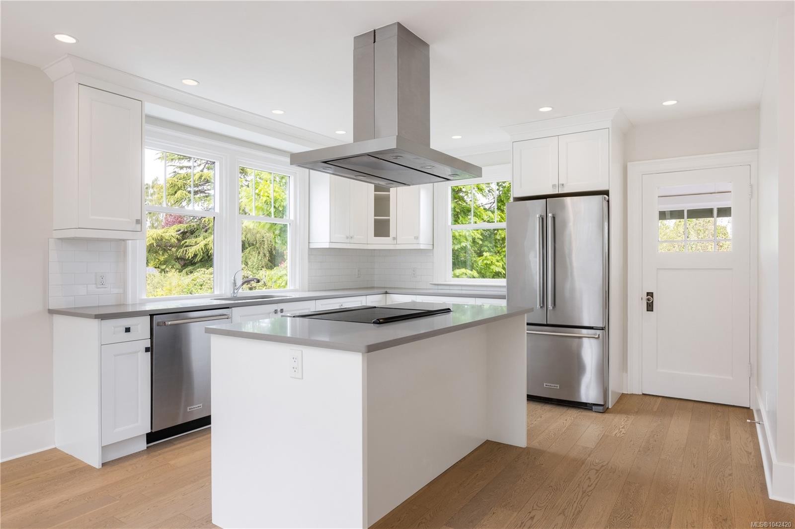 2052 Carrick St, Oak Bay, BC
