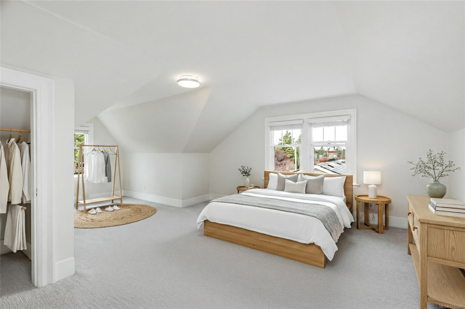 2052 Carrick St, Oak Bay, BC