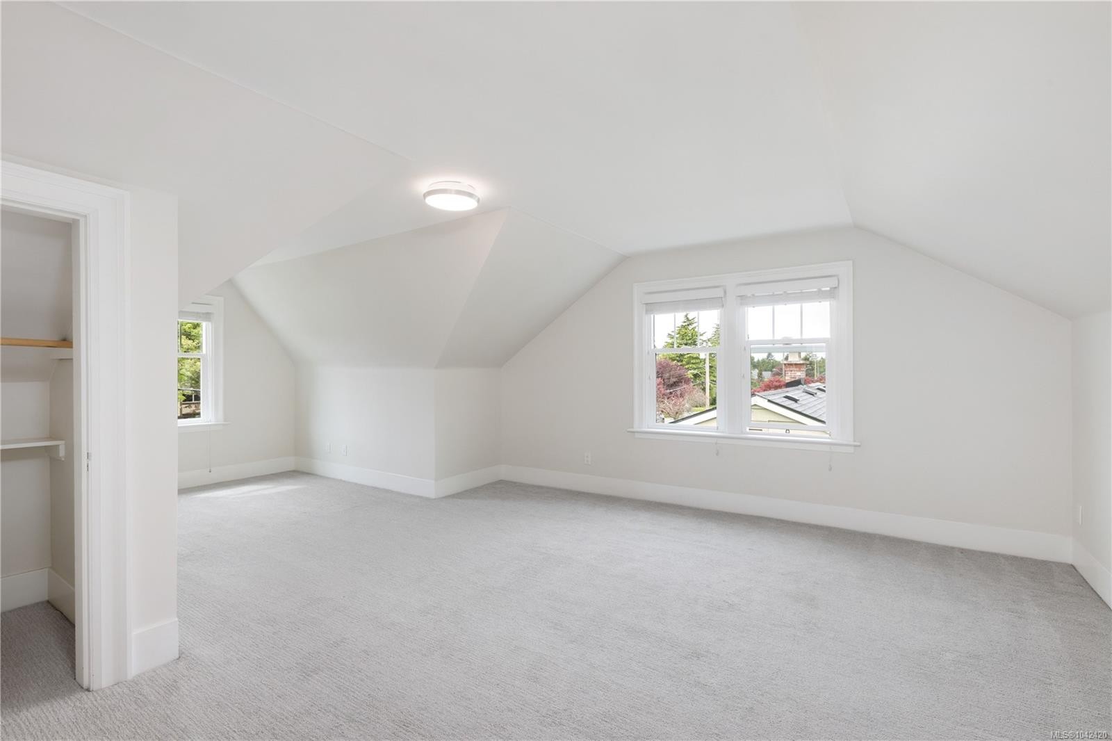 2052 Carrick St, Oak Bay, BC