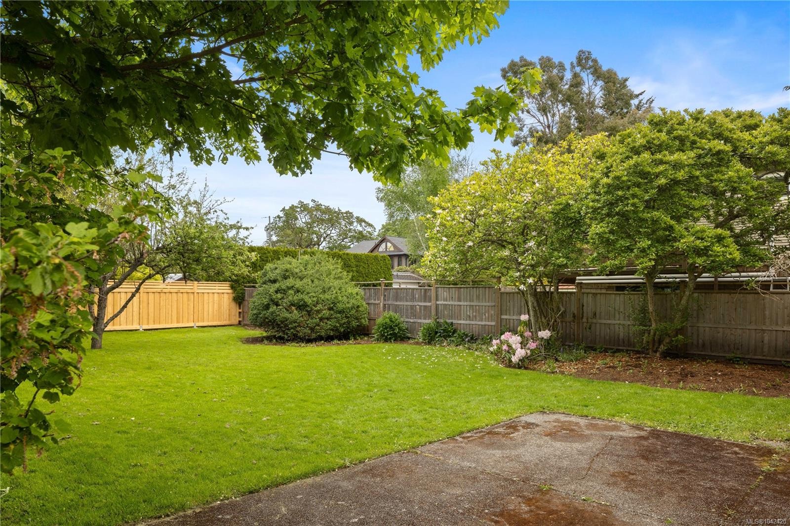 2052 Carrick St, Oak Bay, BC