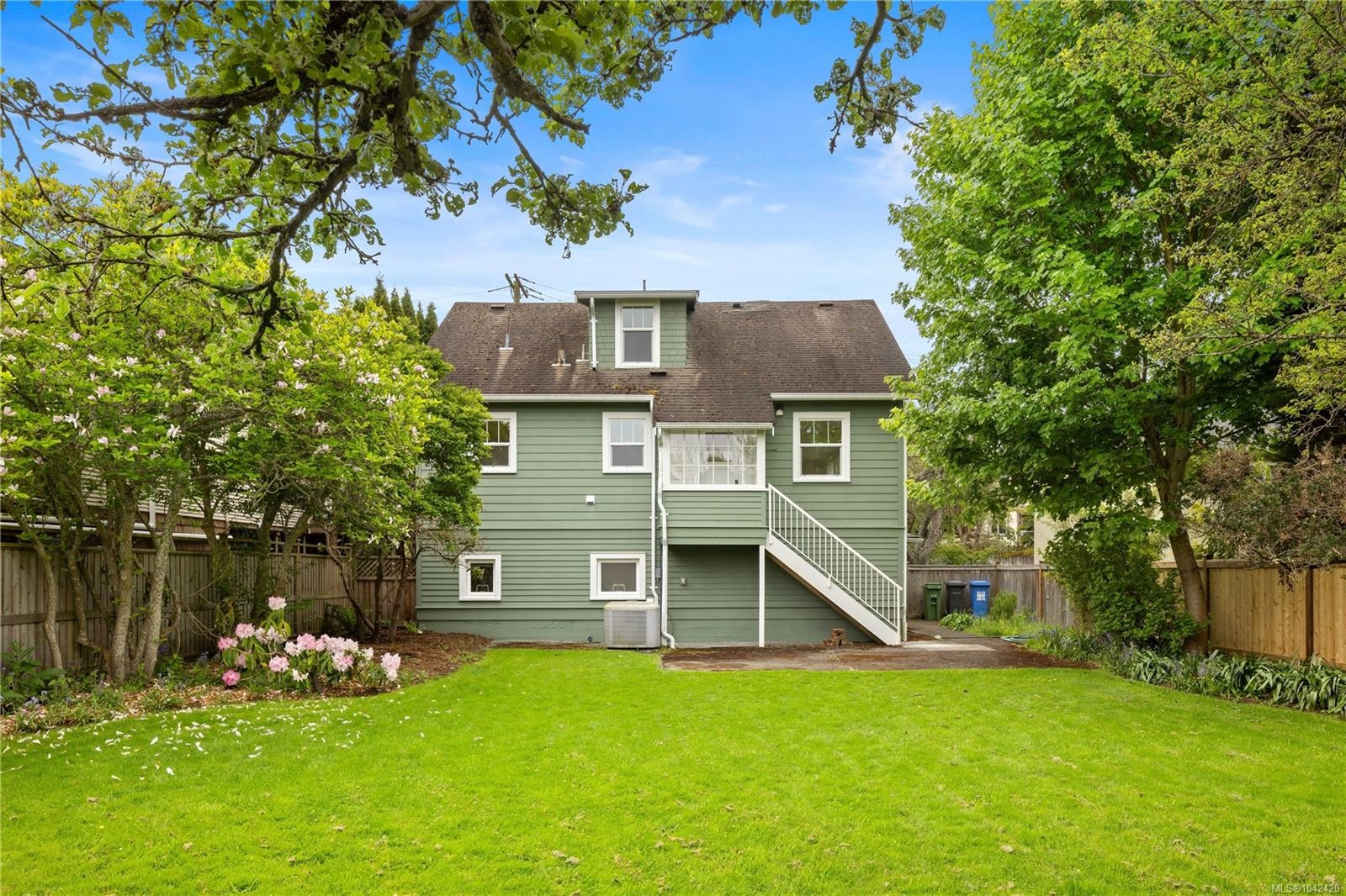 2052 Carrick St, Oak Bay, BC