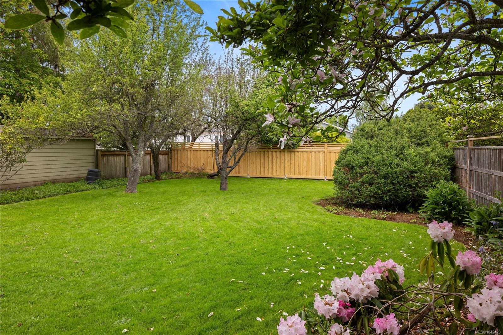 2052 Carrick St, Oak Bay, BC