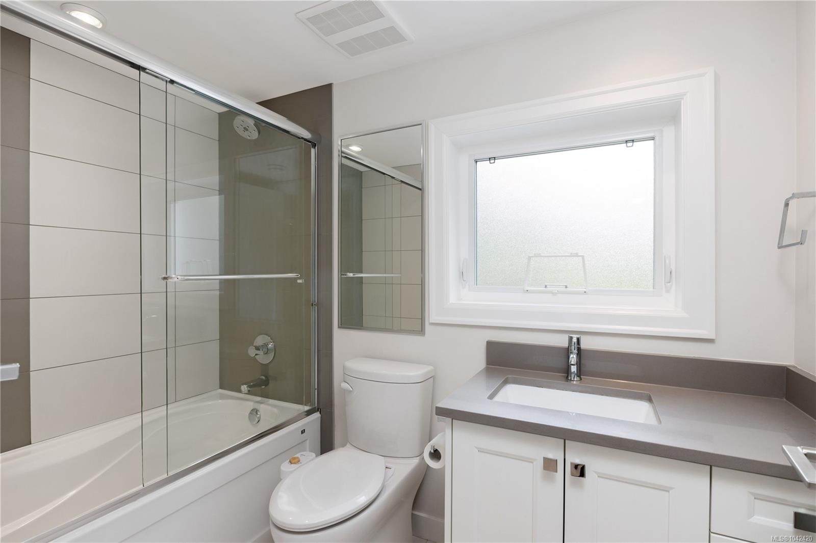 2052 Carrick St, Oak Bay, BC