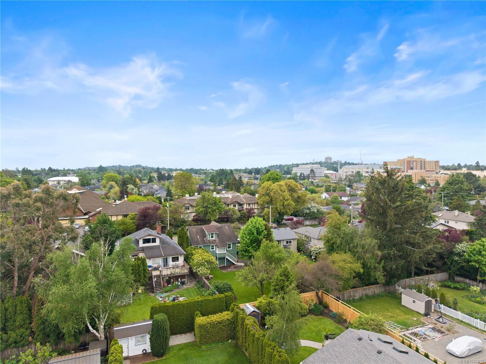 2052 Carrick St, Oak Bay, BC